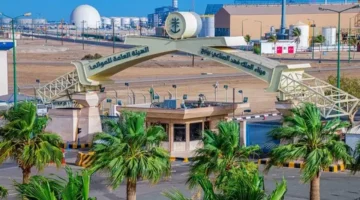 السعودية تضخ ملايين البراميل إلى البحر الأحمر لتعزيز إمدادات النفط